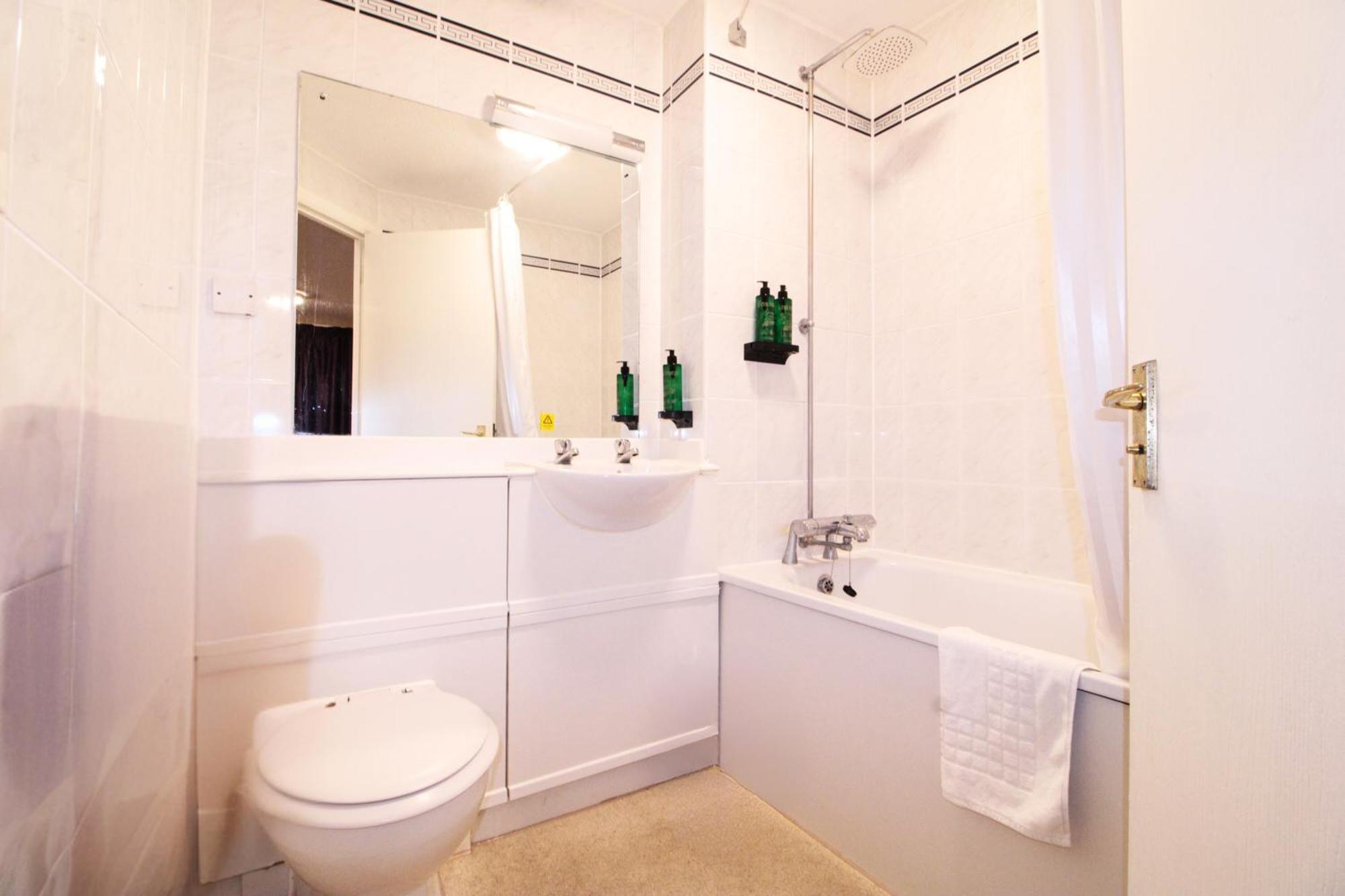 Orchid Epsom; Sure Hotel Collection By Best Western Bagian luar foto